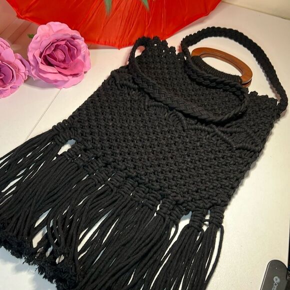 NWOT Danielle Nicole purse crochet fringe black crossbody hand bag wood handles - Picture 1 of 7